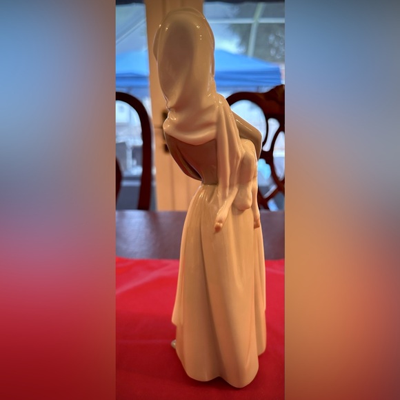 Lladro Porcelain Sculpture "Girl with Lamb", Excellent Condition - Picture 4 of 9